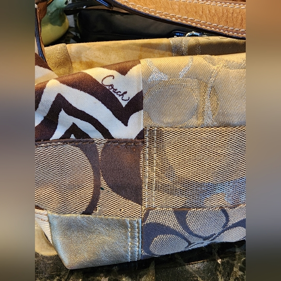 🔊LIVE Co-Host SHOW🔊 Designer Bags & Unique Accessories- w/@sarahbelle1616 - Picture 9 of 16